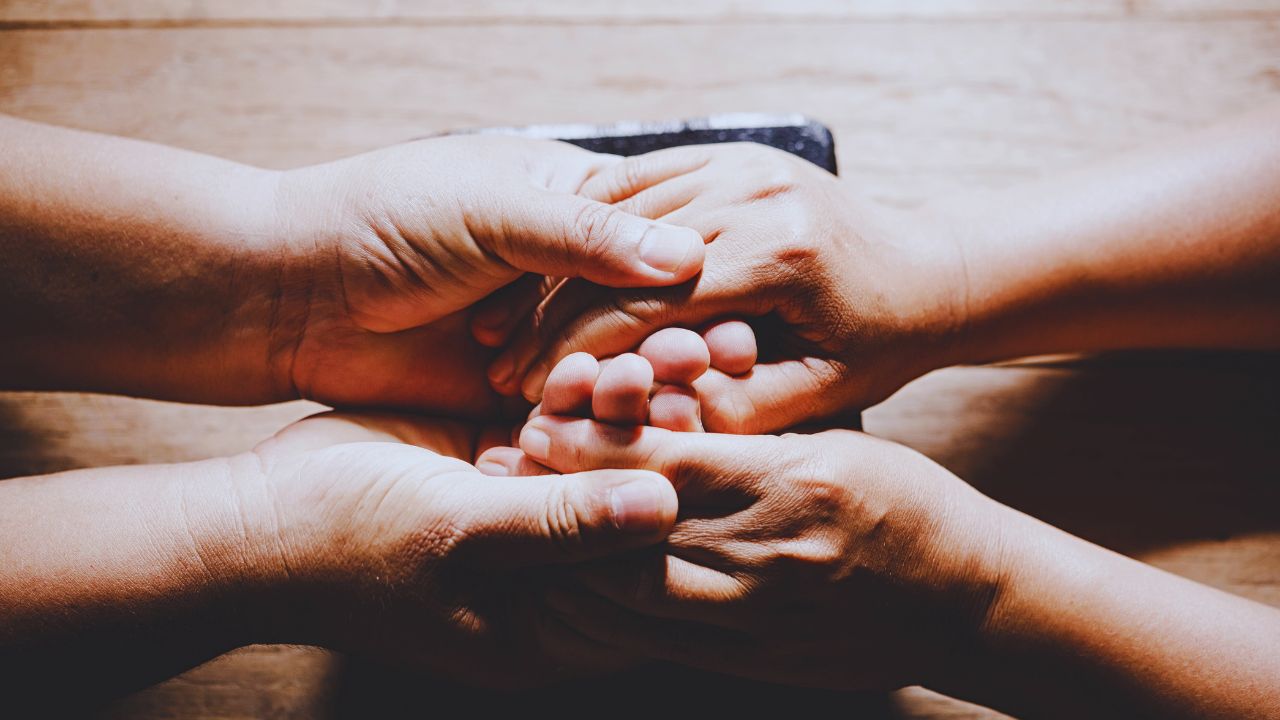 A sabedoria das rezadeiras e parteiras nas festas juninas do interior