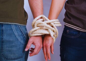 Quando o amor vira dependência: sinais, causas e como romper esse ciclo