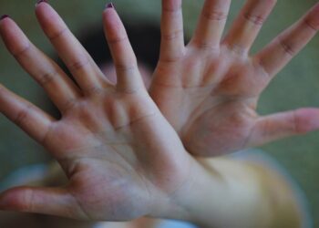 Quando os pais adiam a fonoaudiologia: por que isso atrasa o desenvolvimento infantil