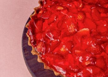 Torta de morango com creme de baunilha