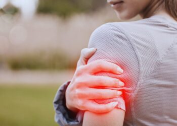 Fibromialgia e emoções: como as dores invisíveis refletem sentimentos não expressos