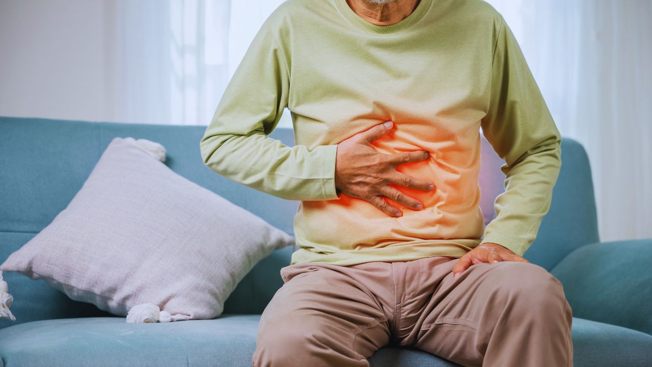 Gastrite e emoções: como a raiva silenciosa afeta seu estômago e saúde