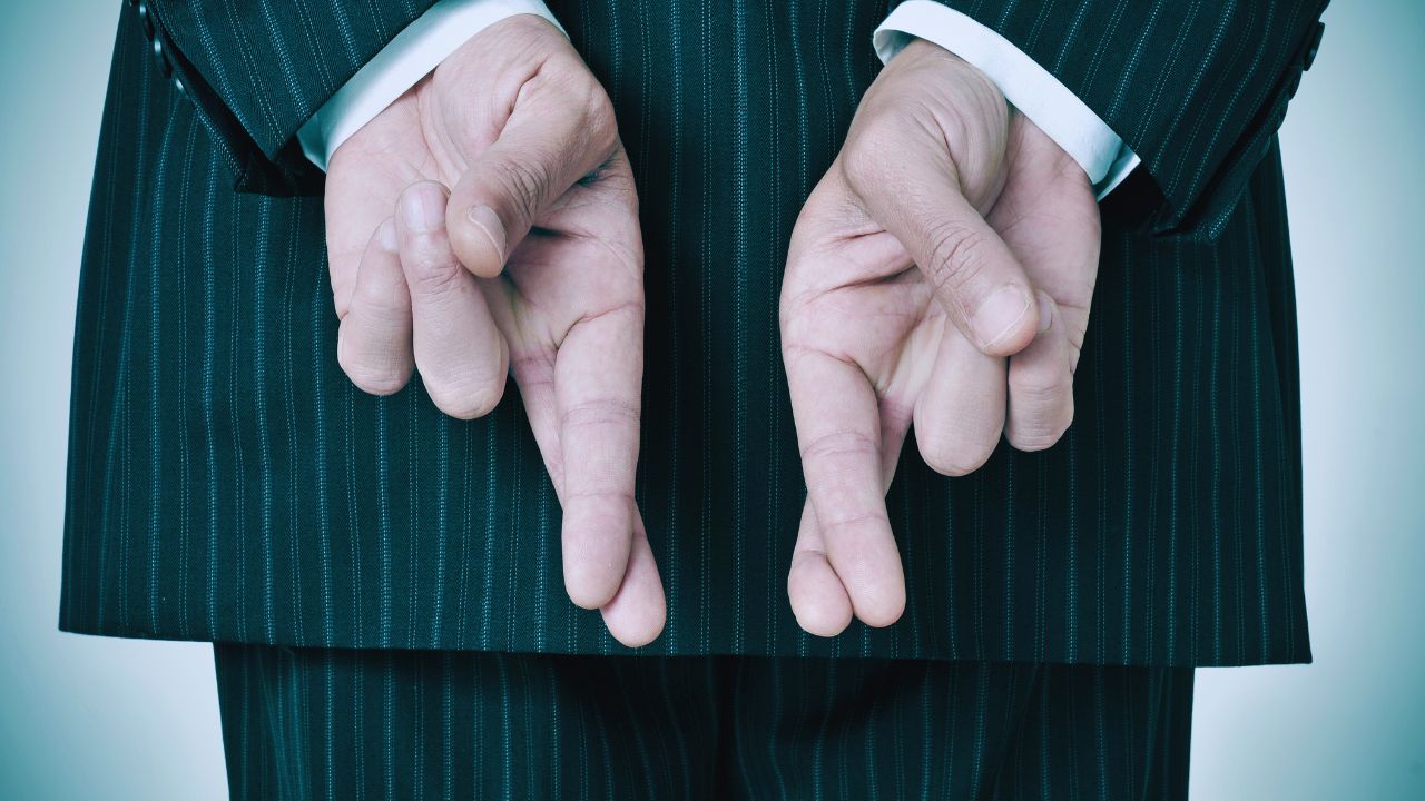 O papel do misticismo e das superstições de agosto na psicologia popular