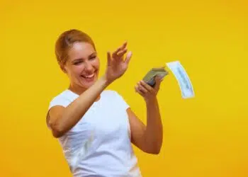 Como a energia feminina influencia sua prosperidade e o fluxo financeiro