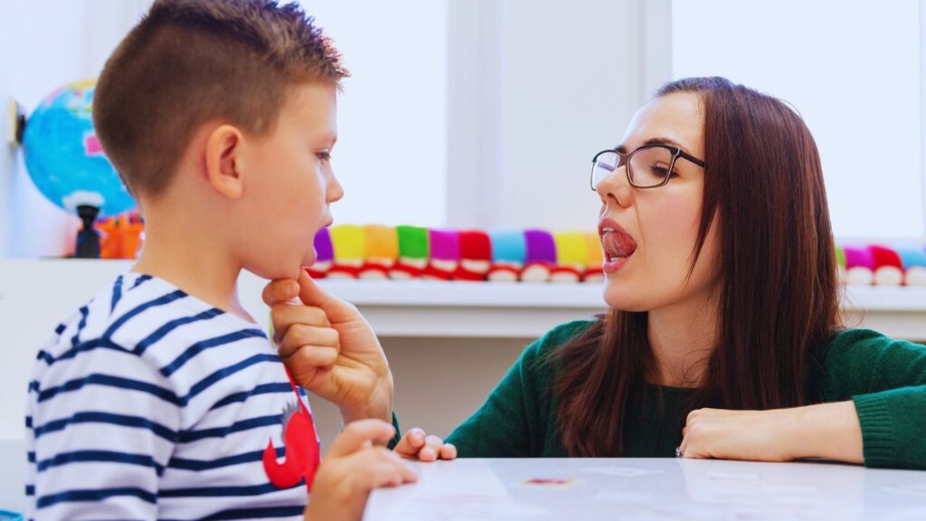 Comunicação e linguagem: diferenças essenciais na fonoaudiologia