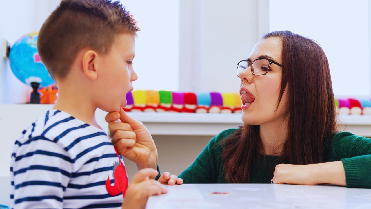 Comunicação e linguagem: diferenças essenciais na fonoaudiologia