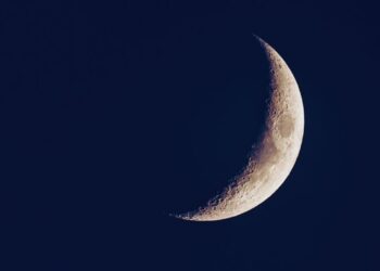 O poder da lua crescente: cultivando intenções e novos começos