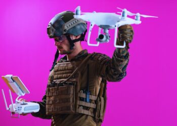 Big techs e guerra: pesquisador alerta para riscos da dependência digital