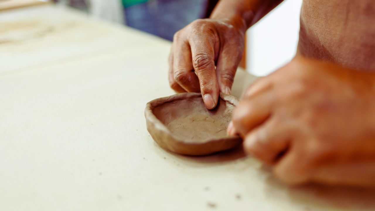 Crise climática ameaça tradição milenar da cerâmica Waurá