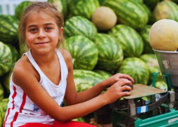 Trabalho infantil cai mais entre beneficiários do Bolsa Família em 2024
