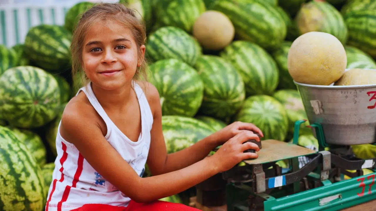 Trabalho infantil cai mais entre beneficiários do Bolsa Família em 2024