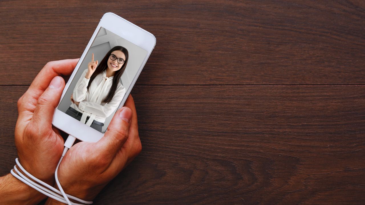 Orbiting: como lidar com a arte de desaparecer enquanto ainda se mantém por perto nas redes sociais