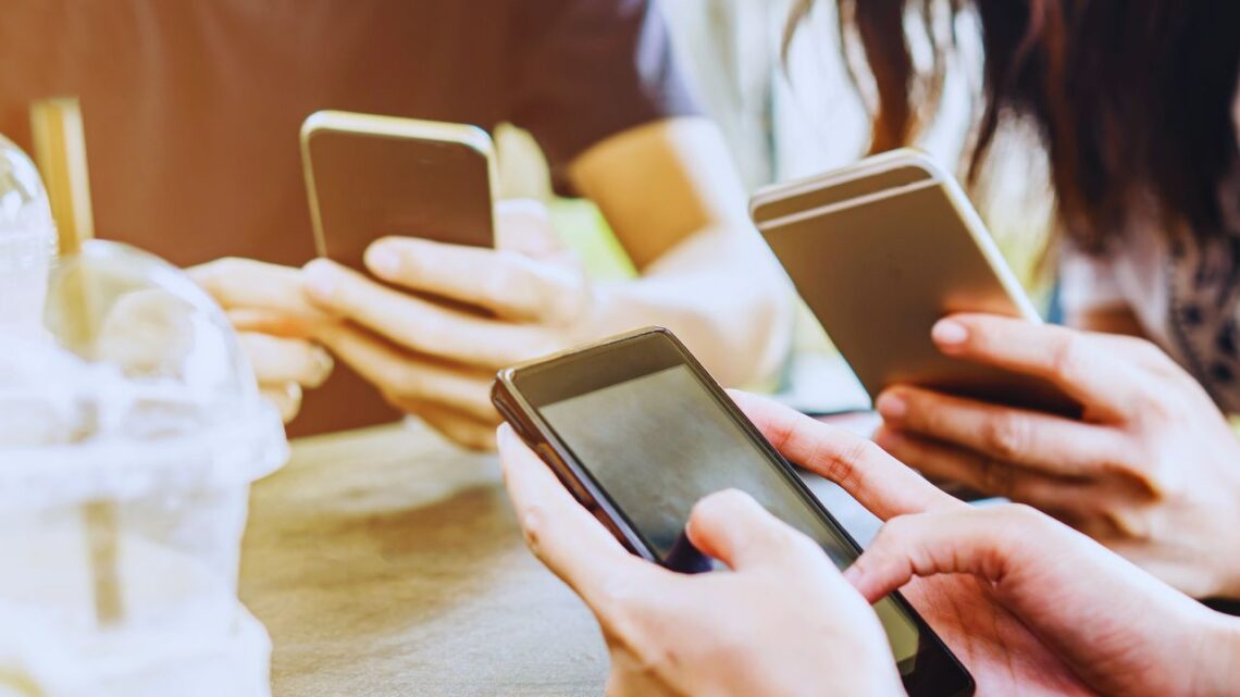 Neurociência do vício digital: como os algoritmos moldam a dopamina e o ...