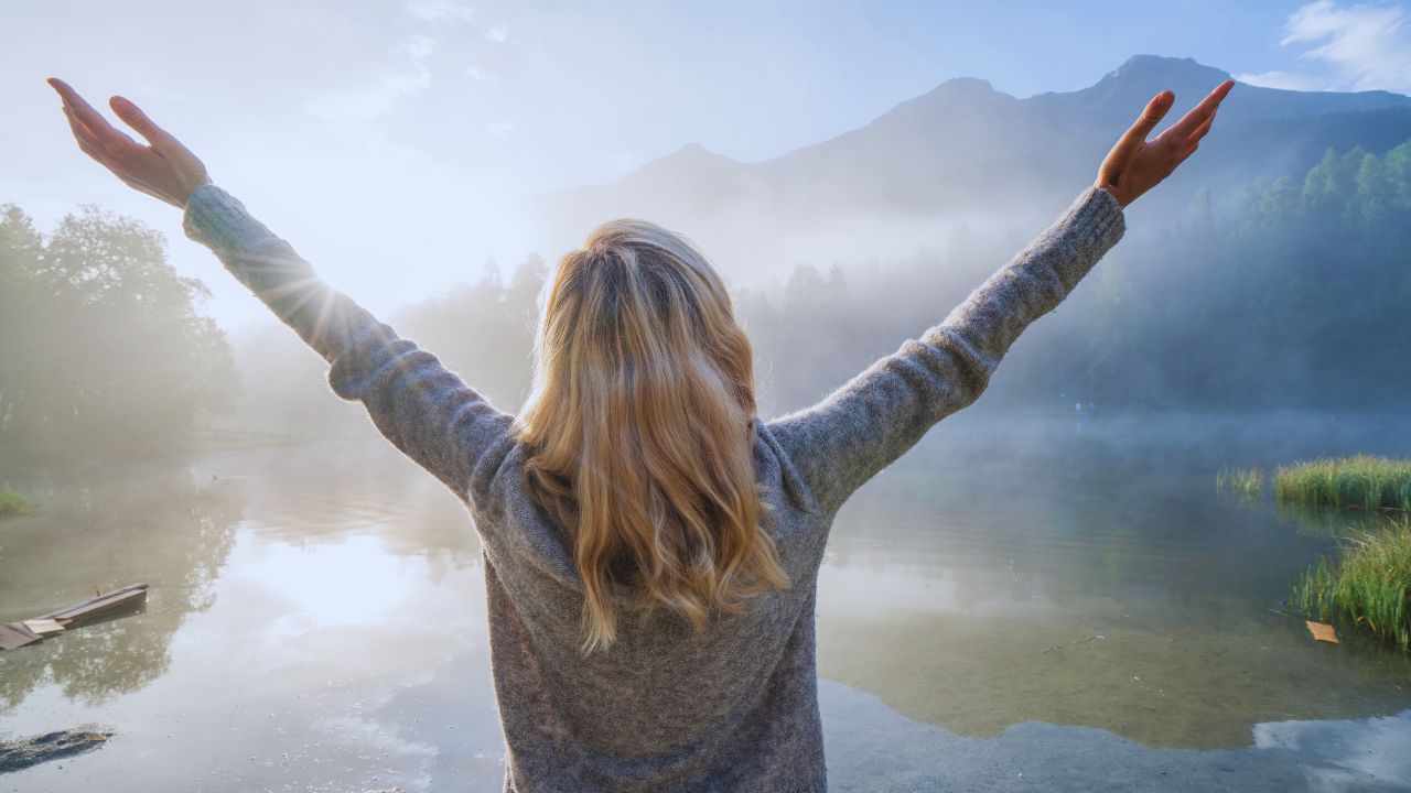 Sagrado feminino além dos clichês: um mergulho profundo na essência da alma