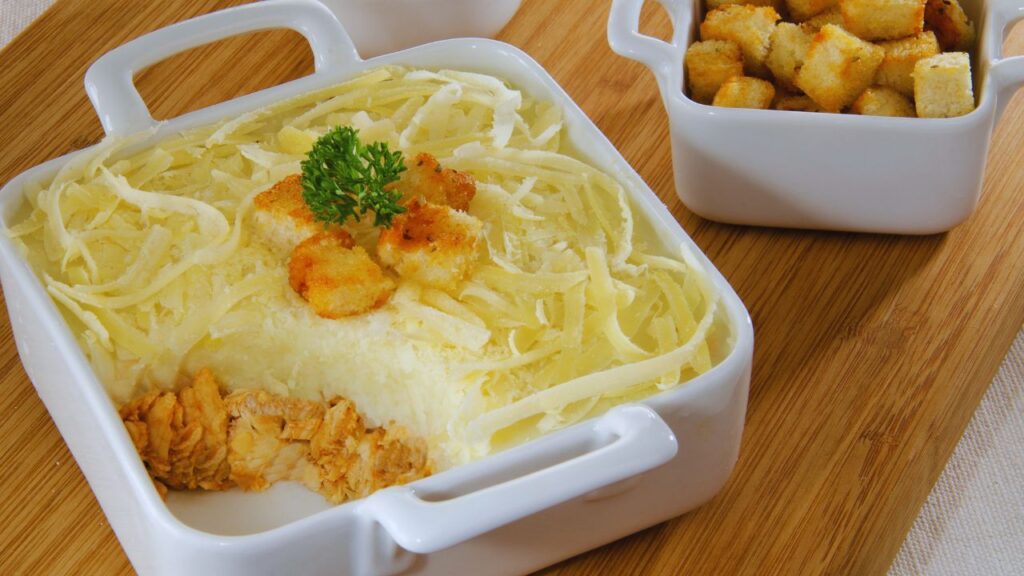 Escondidinho de frango com requeijão