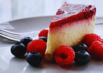 Cheesecake gelada de frutas vermelhas