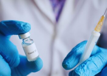 Vacina brasileira contra a covid avança e pode chegar ao SUS até 2027