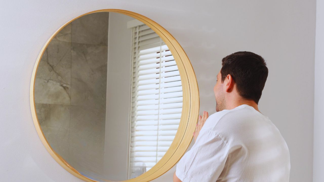 O homem moderno e o espelho do vazio