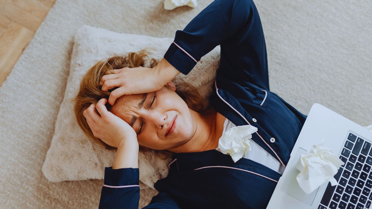 FOMO: como o medo de perder experiências afeta a vida amorosa e os relacionamentos