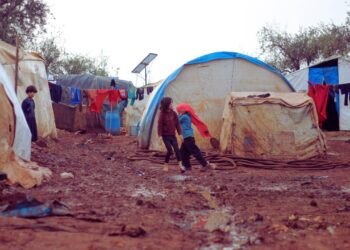 Sete em cada dez deslocados enfrentam ameaça climática, segundo Acnur