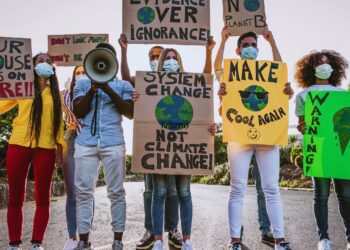 Juventude e ativismo climático: a geração que planta o futuro