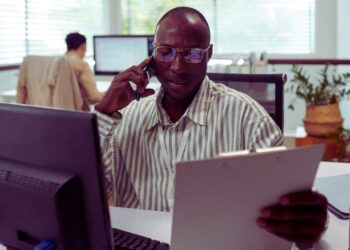 Negros veem mais credibilidade nas empresas do que no governo, indica novo estudo