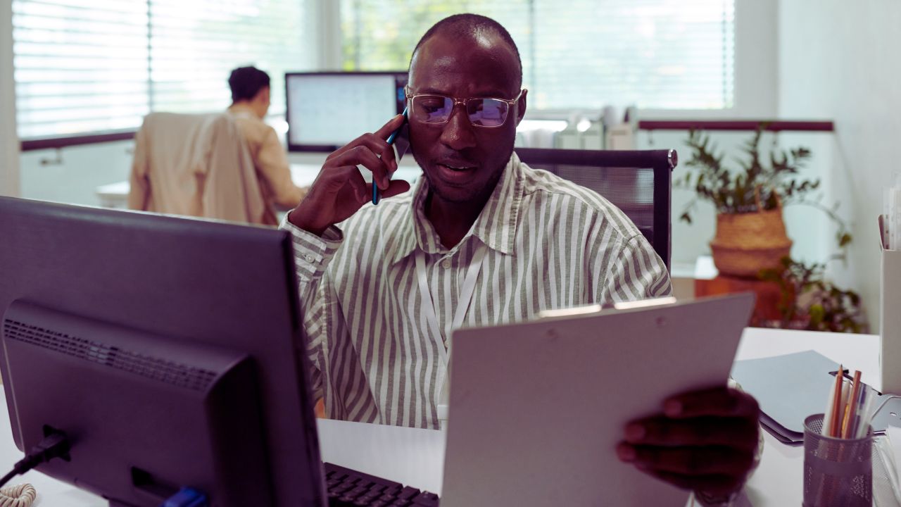 Negros veem mais credibilidade nas empresas do que no governo, indica novo estudo