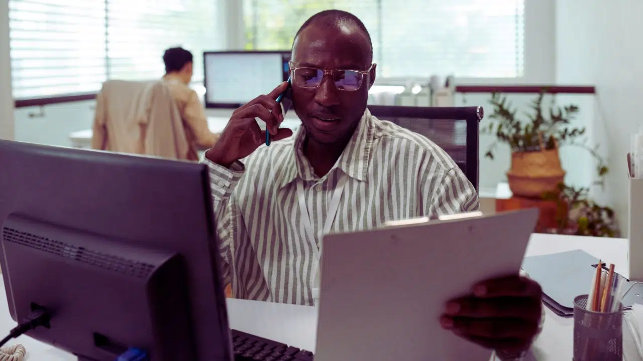 Negros veem mais credibilidade nas empresas do que no governo, indica novo estudo