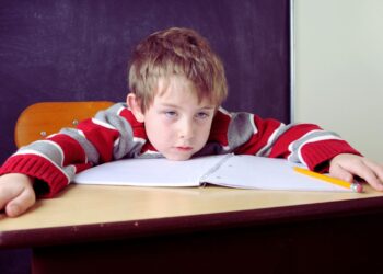 Crianças sobrecarregadas: o impacto das demandas excessivas na infância