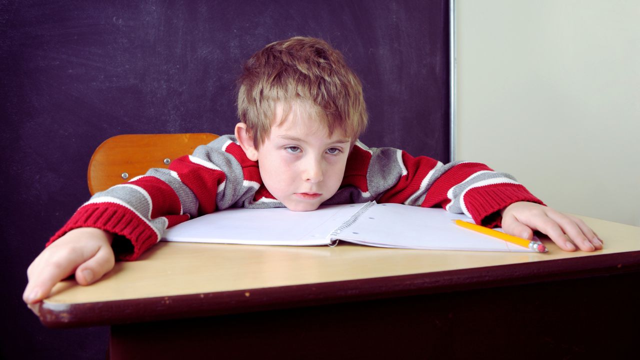 Crianças sobrecarregadas: o impacto das demandas excessivas na infância