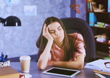 O capitalismo e o colapso do sono: vivemos para dormir ou dormimos para produzir?