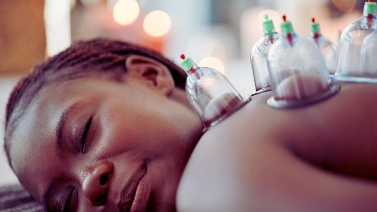 Terapias do sono: respiração, plantas medicinais, rituais noturnos e higiene do descanso