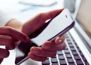 Acesso à internet no Brasil avança, mas desigualdades persistem