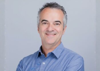 Brasileiro entra em Nature’s 10 com técnica que bloqueia dengue pelo Aedes