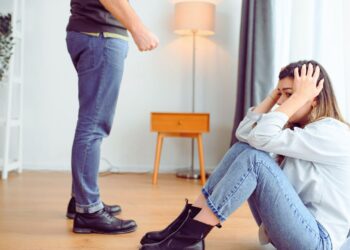 Estudo revela: mulheres fora do mercado de trabalho têm 3 vezes mais risco de sofrer violência