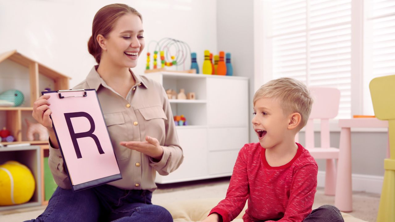 Atraso de linguagem na infância: como perceber os sinais e agir rapidamente