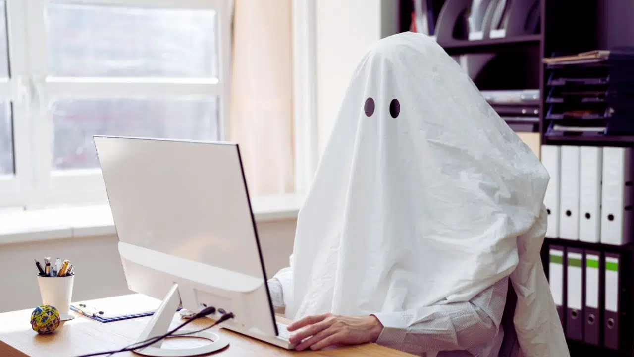 Ghosting digital: como as redes sociais alimentam o desaparecimento nas relações modernas