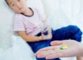 Infância e a pressa em medicar: o impacto da busca rápida por soluções químicas