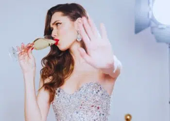 O poder das relações parasociais: como as conexões unidimensionais moldam nossa experiência no mundo digital