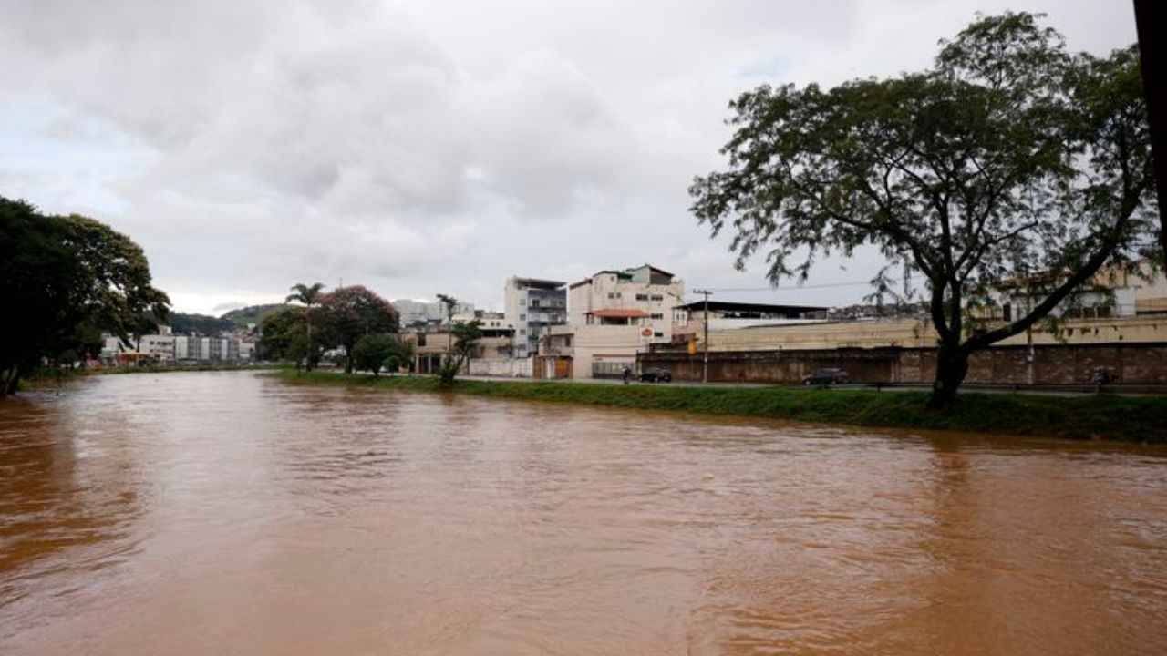 Aquecimento do Atlântico intensifica chuvas extremas e amplia desequilíbrios climáticos no Brasil