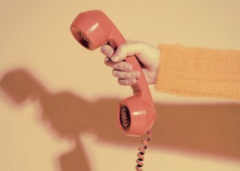 Câmara aprova obrigatoriedade do Ligue 180 em notícias sobre violência contra a mulher