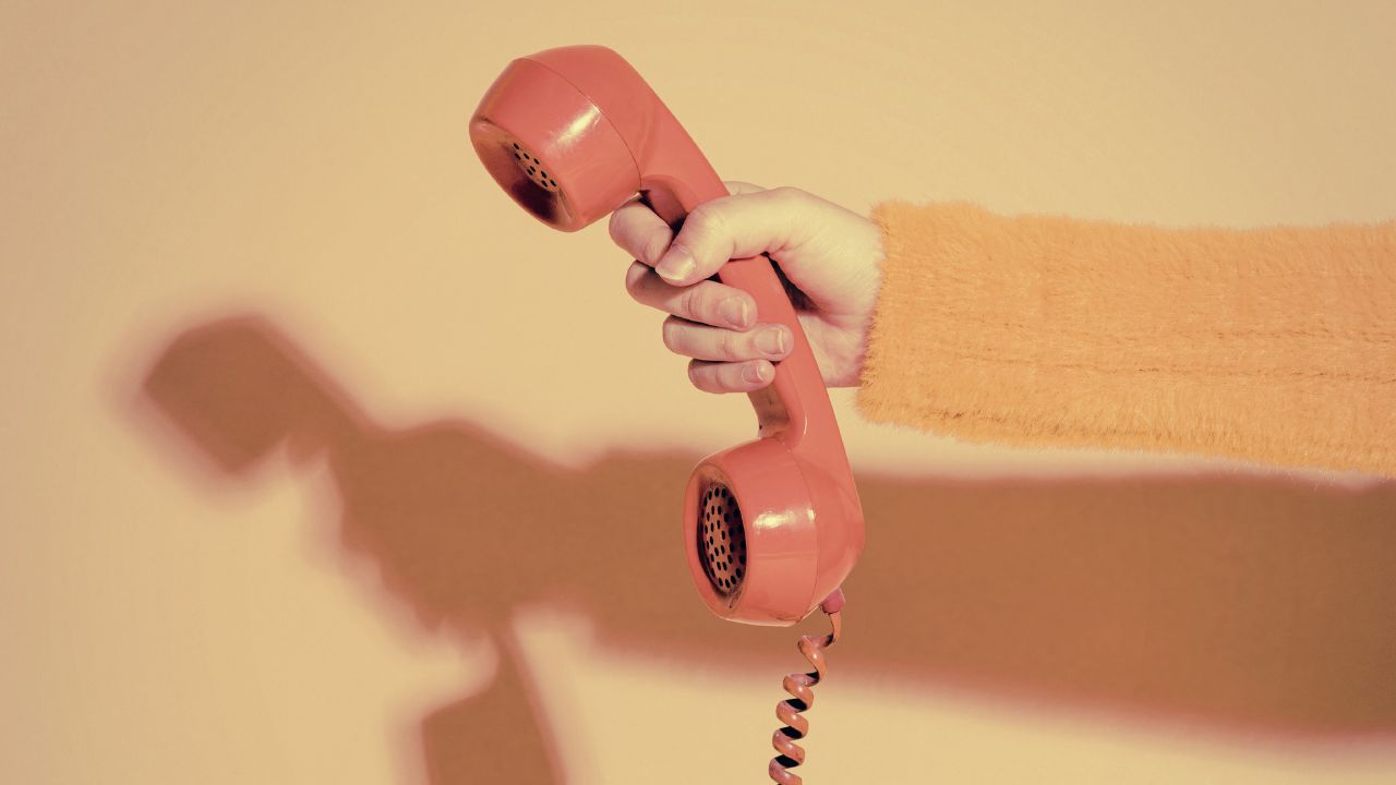 Câmara aprova obrigatoriedade do Ligue 180 em notícias sobre violência contra a mulher