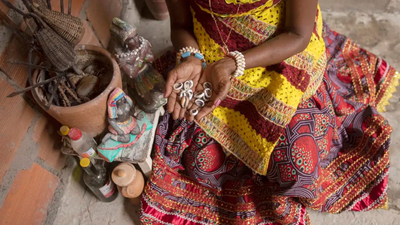 Cartilha do Inca leva prevenção do câncer a terreiros e expõe um obstáculo ignorado: o racismo no atendimento