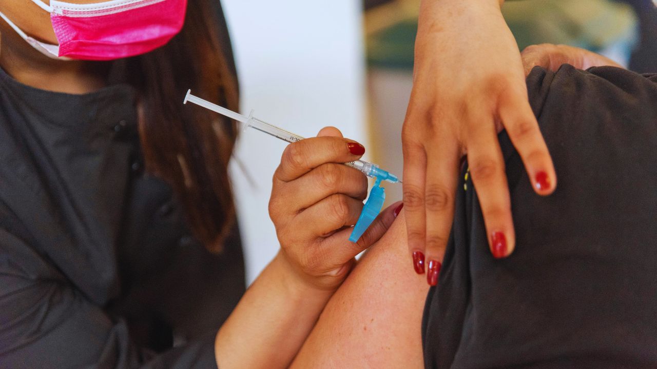 Covid-19 volta a liderar mortes por vírus respiratórios no Brasil em janeiro