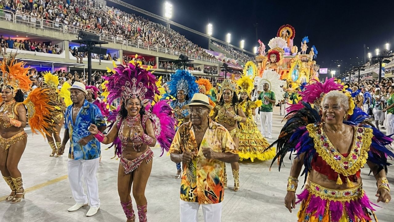 O carnaval como vitrine da nova longevidade: o triunfo dos super-idosos na avenida