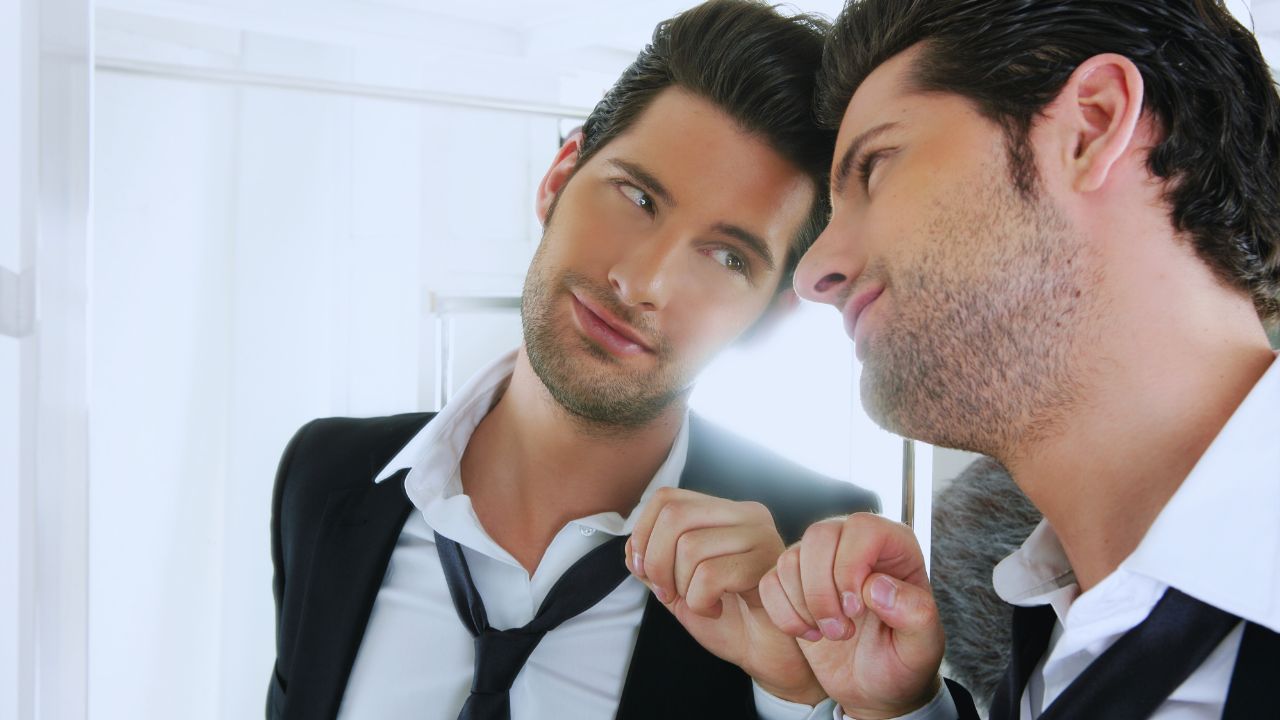 Narcisismo não é diagnóstico: entenda a diferença entre traço de personalidade e transtorno mental