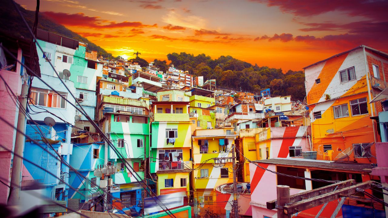 Área ocupada por favelas quase triplicou em 40 anos no Brasil