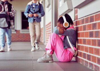 Como promover a socialização de crianças com TEA sem expor o diagnóstico?